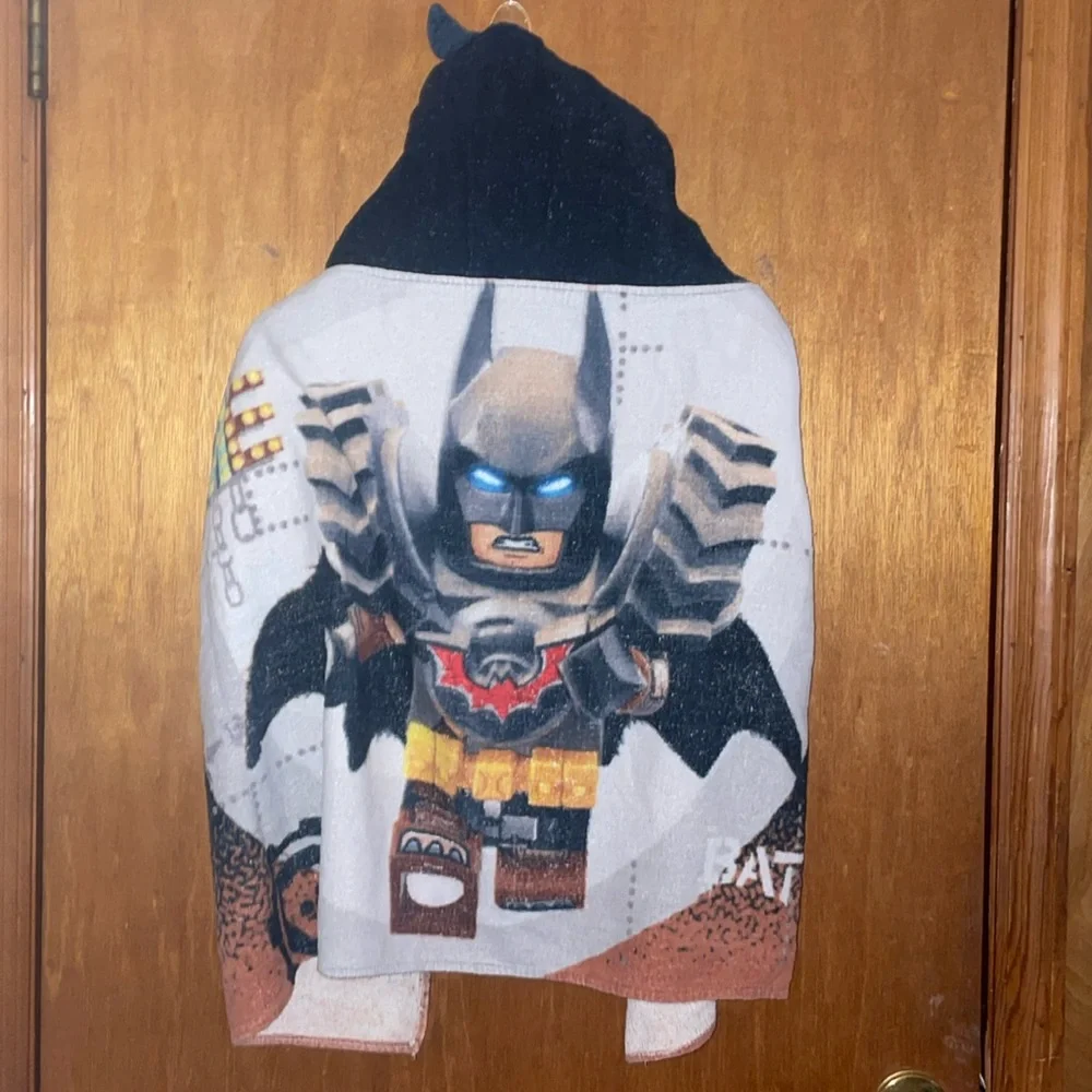 •LEGO•BATMAN BUNKER LEGO CHARACTER HOODED AND HAND CUFF WRAP AROUND TOWEL EUC